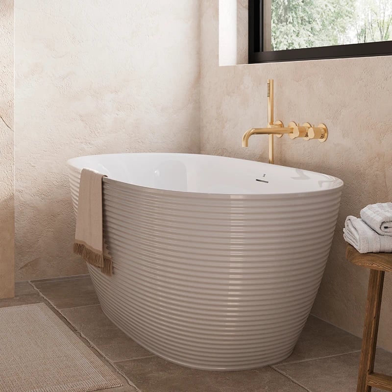 Freestanding bath